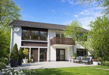 Traumhaftes 180m² Haus mit sonniger Terasse, Balkon & grünem Garten mit großem Potenzial