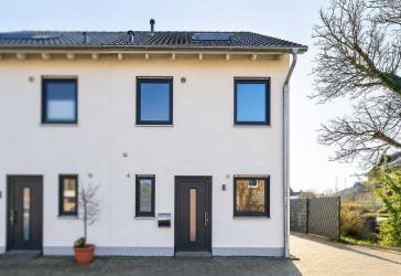 Einziehen und wohlfühlen - familienfreundliche Doppelhaushälfte aus 2018 im Herzen von Pulheim-Geyen