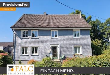 Altes Pfarrhaus im historischen Fachwerkdorf mit offiziell Golddorf Titel