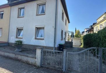 Charmante Doppelhaushälfte mit vielseitiger Nutzungsmöglichkeit in Dillingen