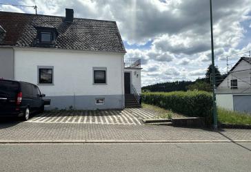 Solide Doppelhaushälfte mit Entwicklungspotenzial in Hermeskeil