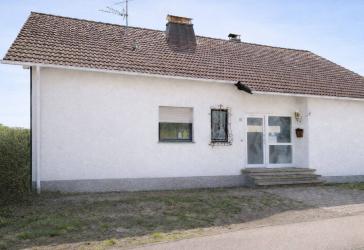 Investitionschance: Renovierungsbedürftiges Mehrfamilienhaus mit Potenzial