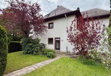 Großzügige 4 Zi.-Wohnung mit Einbauküche, Garage und Garten in Lauflage zur Ellwanger Innenstadt