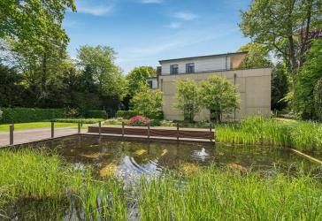Zwischen Elbe und Grün: Moderne, stilvolle 4-Zimmer-Wohnung in der Elbchaussee