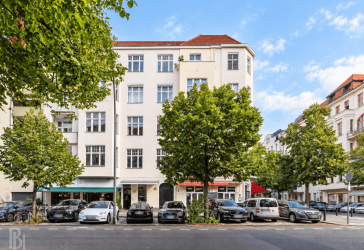 Großzügige Altbau-Beletage mit 251 m² und sieben Zimmern zwischen Savignyplatz und Kurfürstendamm