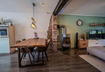 Besondere ETW mit Garten, Dachterrasse, Wallbox und Kamin