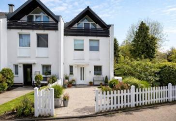 Wohnen am Hildener Stadtwald mit viel Platz, Privatsphäre & Duplex Garage!