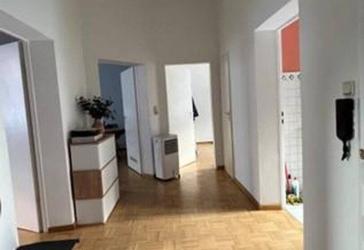 Sehr gut geschnittene Altbauwohnung in der Nähe vom Main und Baseler Platz