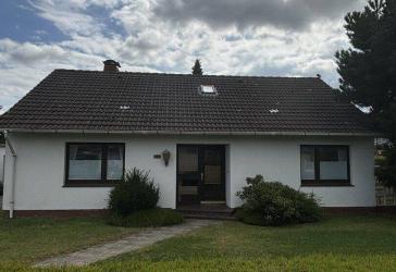 solides Einfamilienhaus an der Elbe