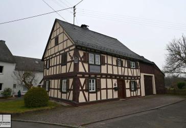 Charmantes Fachwerkhaus mit neuer Technik, Scheune und großem Garten