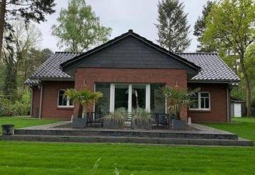 Charmantes Einfamilienhaus mit großzügiger Doppelgarage in gefragter Lage von Gifhorn-Winkel