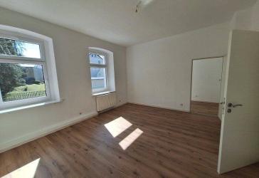 Familienwohnung mit 3,5 Zimmern und 2 Bädern - frisch hergerichtet!