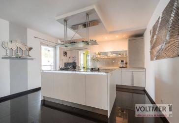 EXKLUSIV - modernes Einfamilienhaus mit Doppelgaragen und Garten, zentral in Rohrbach!