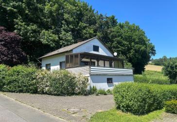 Am Waldrand und Südhang des Wiehengebirges befindet sich dieses Einfamilienhaus...
