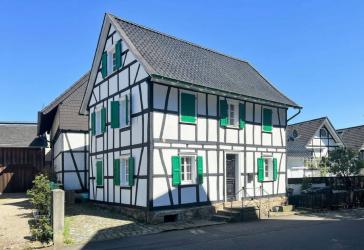 Ein Stück Geschichte - denkmalgeschütztes Fachwerkhaus im Herzen von Overath