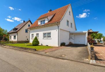 Familienfreundliches Einfamilienhaus mit 148 m² Wohnfläche, Garten und Garage in Rottweil