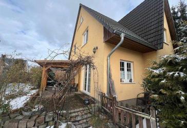 Provisionsfreies, gepflegtes Einfamilienhaus mit kleinem Garten