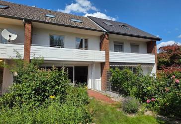 Gepflegtes, großes 1-Familien-Wohlfühlhaus (Eigentum-Grundstück) mit Garten u. Garage