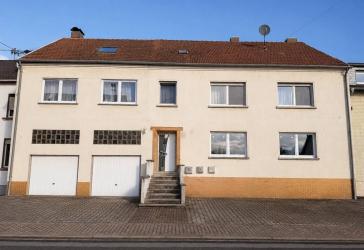 Gepflegtes Dreifamilienhaus mit großem Grundstück in Überherrn-Bisten!