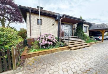 Einfamilienhaus auf traumhaft eingewachsenem Grundstück!