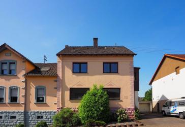 Großzügiges Ein- bis Zweifamilienhaus mit vielseitigem Gestaltungspotenzial!