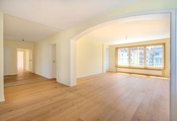 Stilvoll geschnittene Wohnung mit verglaster Loggia, nahe Ringpark, im Herzen Würzburgs