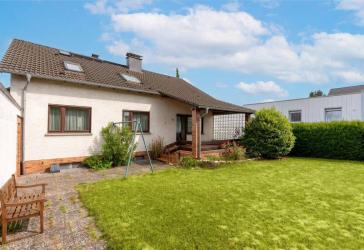 Ein Zuhause mit Platz für Träume - freistehendes Einfamilienhaus in Hofheim-Diedenbergen