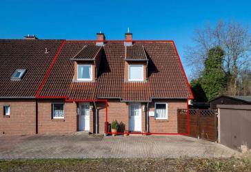 Sehr gepflegtes Reihenendhaus mit großem Wintergarten und zentraler Lage im schönen Husum.
