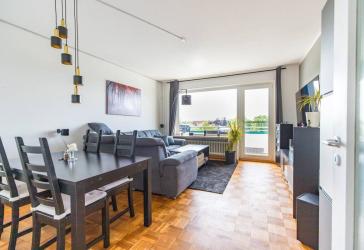 Gepflegte, gut geschnittene 2-Zi-Wohnung mit Südwest-Balkon und TG-Stellplatz im Zentrum Ahrensburgs