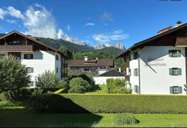 Hochwertig ausgestattete 1.Oberg.Whg.*Bergsicht*3 Zimmer+umlaufender Balkon+Tg-Platz*Partenkirchen