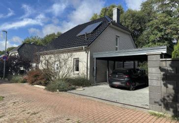 Freistehendes Einfamilienhaus (BJ 2012) in zentraler Lage
