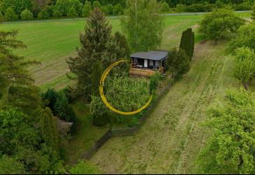 Freizeitparadies mit Bungalow & Sonnenterrasse, Streuobstwiese und verpachteter Ackerfläche