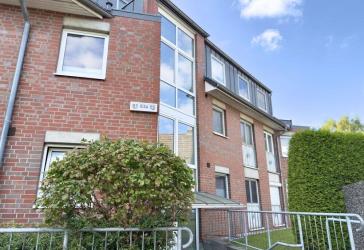 Individuelle 3,5 Zimmer auf zwei Ebenen: Lichtdurchflutete Maisonette mit Balkon u. TG-Stellplatz