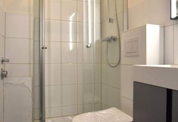 Perfektes Studentenapartment - neu modernisierte 2-Zi. Wohnung, stilvoller Altbau, beliebte, ruhige City-Lage