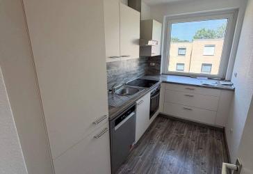 ! Gemütliche Wohnung im DACHGESCHOSS über zwei Ebenen mit Keller, Loggia, und Stellplatz- in zentraler Lage von ACHIM !