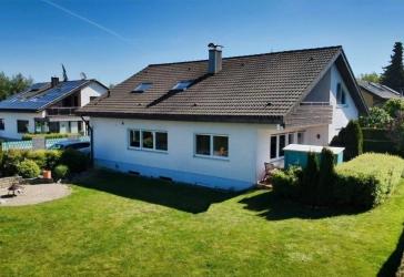 Familientraum wird wahr! EFH mit ELW und schönem Grundstück in Suppingen