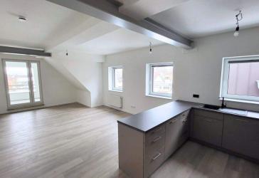 Modern wohnen unter alten Balken – großzügige DG-Wohnung mit Balkon