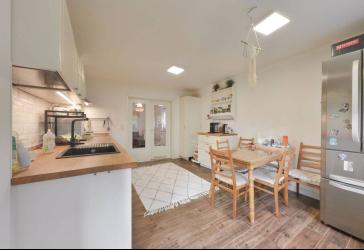 Kapitalanlage: Modernisierte 3-Zimmer-Wohnung mit Balkon, EBK & Stellplatz