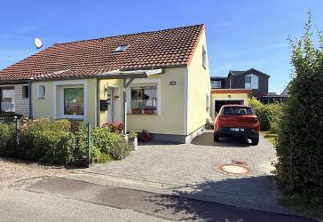 Doppelhaushälfte mit Wintergarten & Garten - ankommen, wohlfühlen und Bleiben