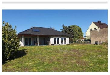* Winkel-Bungalow * EFH * 112 m² WFL DIN + Terrasse * über 5.000 m² Grund * Friedel-IMMO *