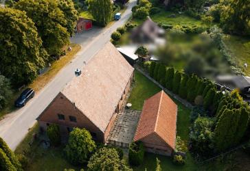Vielseitig nutzbares Baugrundstück mit Bauernhaus