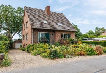 Ehemaliges Zweifamilienhaus mit traumhaftem Gartengrundstück in ruhiger Lage
