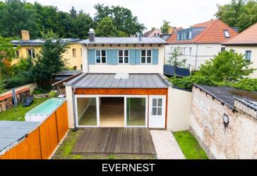 Stilvolles Wohnen mit Gartenidylle - modernes Rückzugsrefugium im ruhigen Innenhof