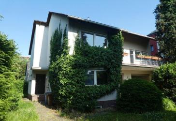 Großzügiges Zuhause mit Entwicklungspotenzial für die ganze Familie in Flörsheim am Main!