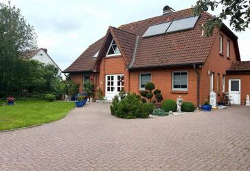 Viel Platz für Familien - Haus in Wöhrden, nahe Heide. Keine Käuferprovision.