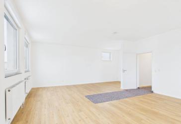 Wohnen mit Charakter: 4-Zimmer-Wohnung mit Hausmeistertätigkeit in Neu-Ulm