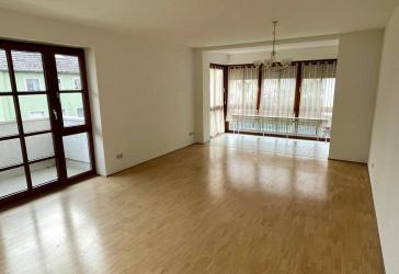 Helle 3-Zimmer Wohnung mit EKB, Balkonen und Tiefgarage
