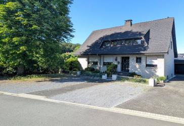 Freistehendes Einfamilienhaus in erstklassiger Lage am Hermann-Löns-Platz in Hövelhof