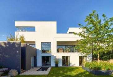 Design trifft Natur: Hochwertige, lichtdurchflutete Architektenwohnung mit Balkon und Gartenblick!