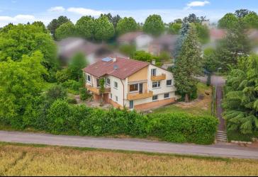 Familienparadies am Ortsrand: Großzügiges Zweifamilienhaus mit Fernblick | ca. 273 m² WFL mit Garten